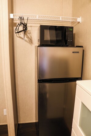 1 bedroom, memory foam beds, free WiFi, bed sheets