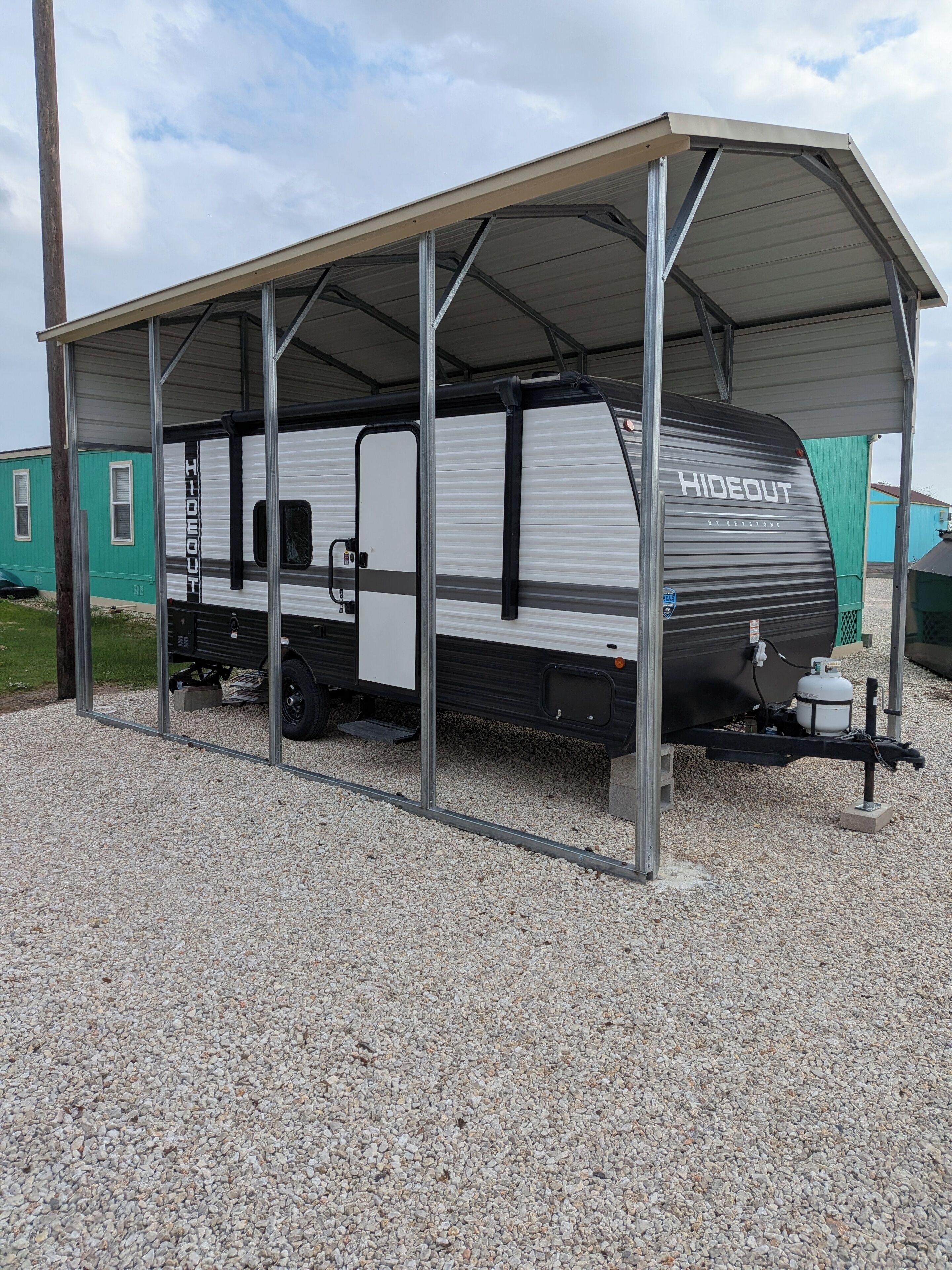 客房 (Travel Trailer) | 记忆海绵床垫、免费 WiFi、床单