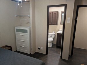 Large Economy Room | Memory-foam beds, free WiFi, bed sheets - Simple Stay (Port Lavaca)