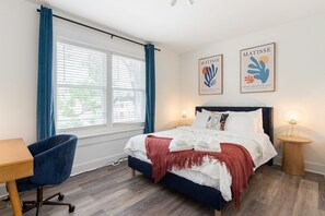 5 slaapkamers, een strijkplank/strijkijzer, wifi, beddengoed