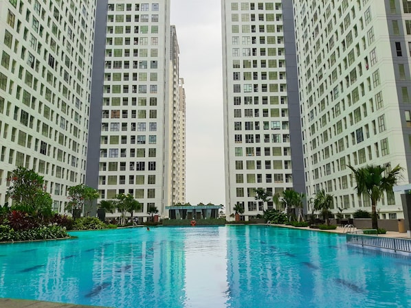 Outdoor pool - Comfort 2Br Apartment At 29Th Floor M-Town Residence (Gading Serpong)