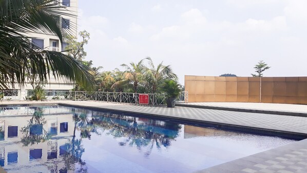 Outdoor pool - Comfort And Homey 2Br At Titanium Square Apartment (Jakarta)
