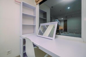 Desk - Cozy Living Studio At Grand Dhika City Jatiwarna Apartment (Bekasi)