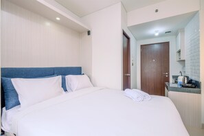 Deluxe Studio | Iron/ironing board - Nice And Relaxing Studio At Transpark Cibubur Apartment (Depok)
