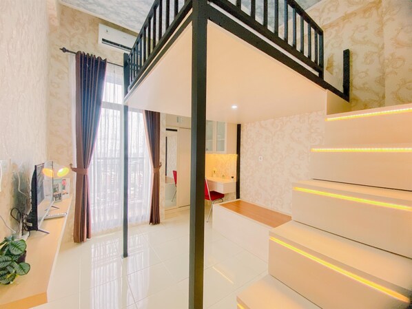 Studio – deluxe | Skrivebord