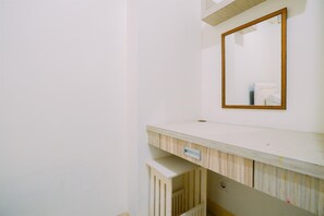 Deluxe Apartment | 2 bedrooms, desk - Best Price And Comfortable 2Br Green Pramuka City Apartment (Jakarta)