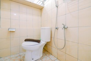 ดีลักซ์อพาร์ทเมนท์ | ห้องน้ำ | ฝักบัว, ของใช้ในห้องน้ำฟรี, ผ้าเช็ดตัว