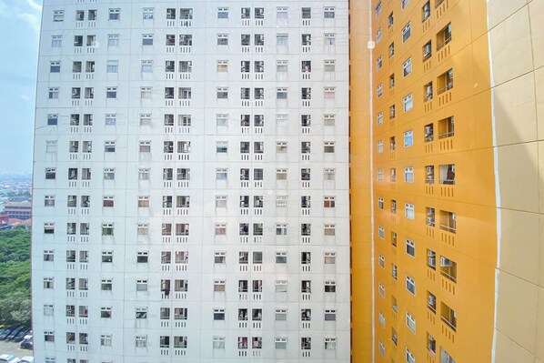 Exterior - Good Deal And Well Design 2Br Green Pramuka City Apartment (Jakarta)