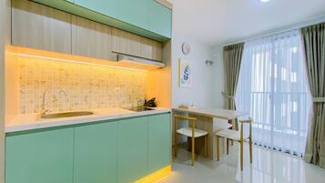 Deluxe Apartment | Dining room