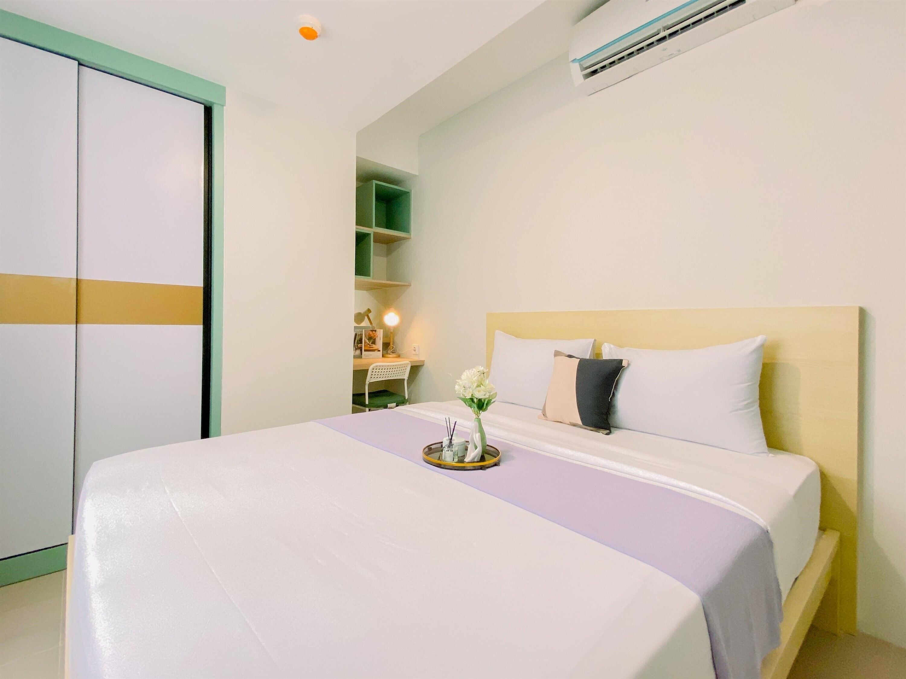 Deluxe Apartment | 2 bedrooms, desk