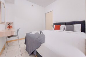2 bedrooms, desk - Good And Comfortable 2Br M-Town Residence Apartment (Gading Serpong)