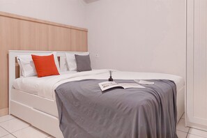 2 bedrooms, desk - Comfort Living 2Br Apartment At M-Town Residence (Gading Serpong)