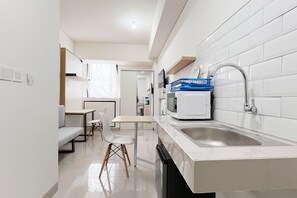 Deluxe Studio - Well Designed Studio Apartment (No Kitchen) Bandaraya - Tallasa City Makassar (Makassar)