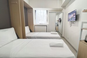 Deluxe Studio - Well Designed Studio Apartment (No Kitchen) Bandaraya - Tallasa City Makassar (Makassar)