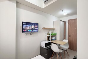 Interior - Scenic Studio (No Kitchen) Apartment Bandaraya - Tallasa City Makassar (Makassar)