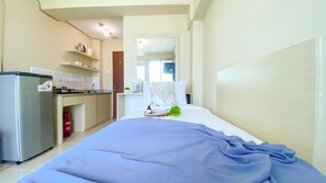 Desk - Good Place And Tidy Studio Tifolia Apartment (Jakarta)