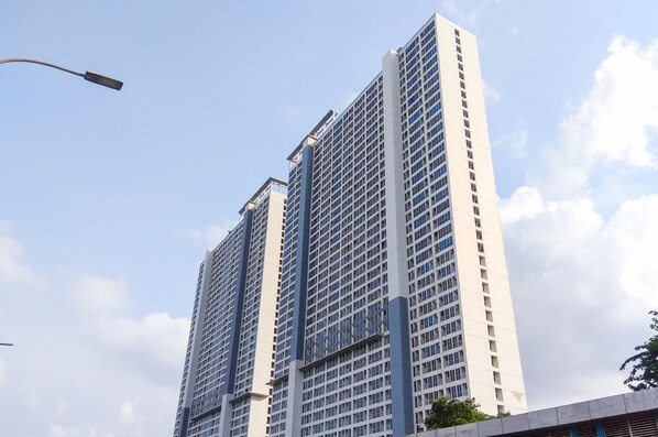 Exterior - Good Place And Tidy Studio Tifolia Apartment (Jakarta)