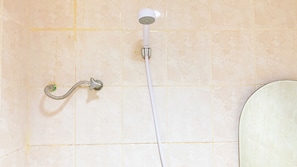 Apartment | Badezimmer | Dusche, Handtücher