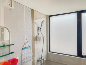 Apartment | Bathroom | Shower, towels
