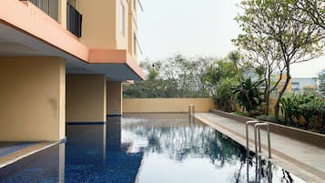 Hồ bơi ngoài trời