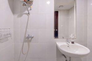 Studio | Bathroom | Shower, towels - Comfy And Well Furnished Studio Casa De Parco Apartment (Pagedangan)