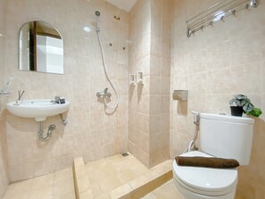 Apartment | Bathroom | Shower, towels - Comfort Living 1Br Boutique Kemayoran Apartment (Jakarta)