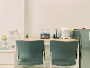 In-room dining - Good And Homey 1Br At Boutique Kemayoran Apartment (Jakarta)