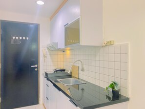 Studio | Eget kjøkken | Kjøleskap, kokeplater og riskoker