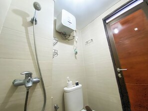 Apartamento básico | Baño | Ducha y toallas