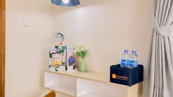 Studio | Een bureau, gratis wifi