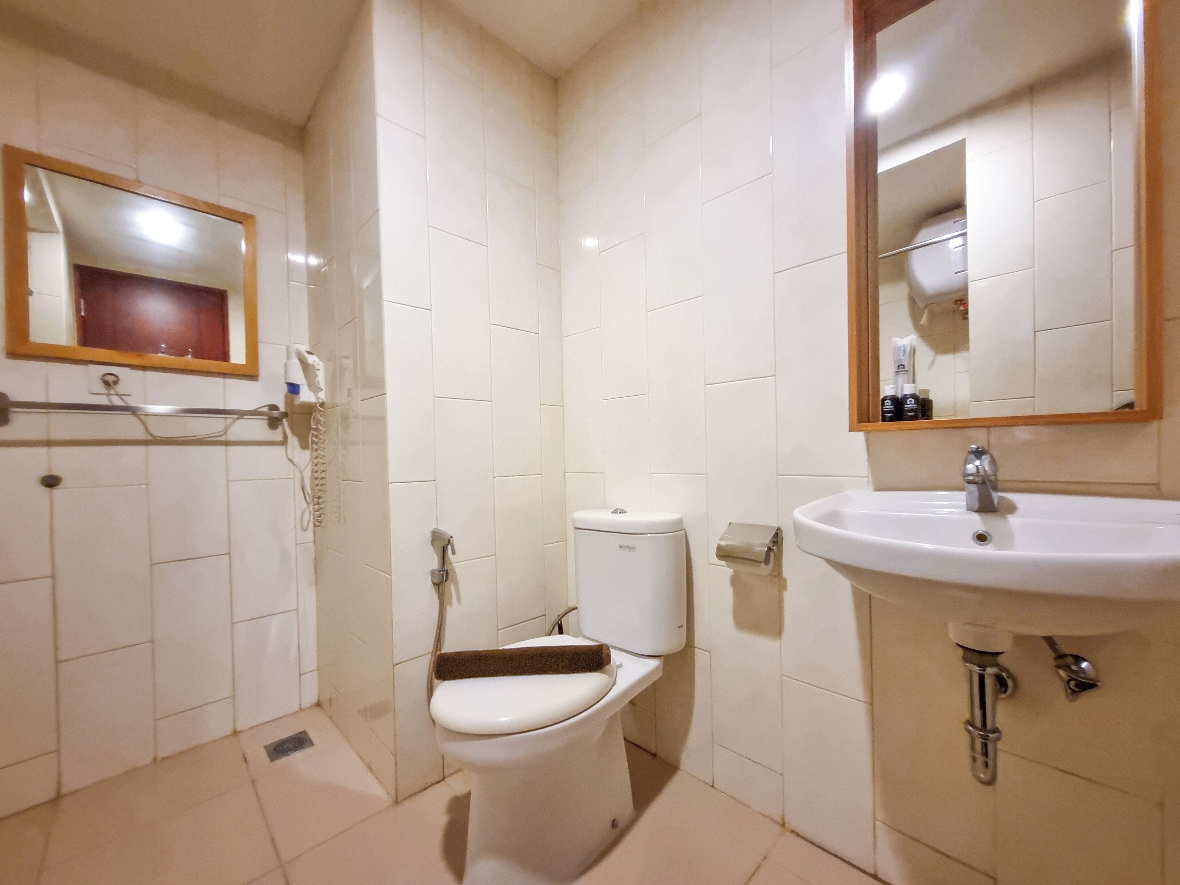 Estudi | Bany | Dutxa i tovalloles 