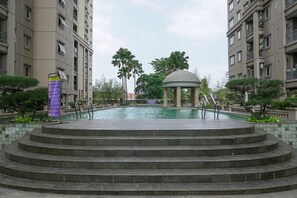 Outdoor pool - Comfy Studio At Grand Palace Kemayoran Apartment (Free Ipl & Utilities) Near Jiexpo (Jakarta)