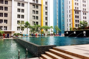 Outdoor pool - Cozy Living Studio At Paramount Skyline Apartment (Gading Serpong)