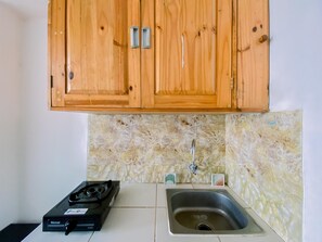 Studio | Cuisine privée | Mini réfrigérateur, plaque de cuisson, cuiseur de riz, tables à manger