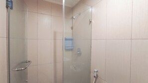 Bathroom - Compact And Strategic Studio At Tamansari Papilio Apartment (Surabaya)