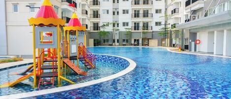 Kolam renang outdoor