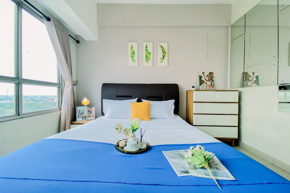 Restful And Minimalist Studio Springlake Summarecon Bekasi Apartment