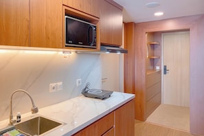 Deluxe Apartment | Private kitchen