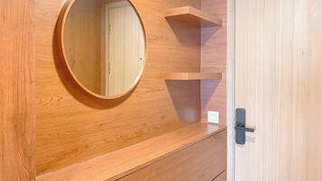 Apartamento Deluxe | Baño | Ducha y toallas