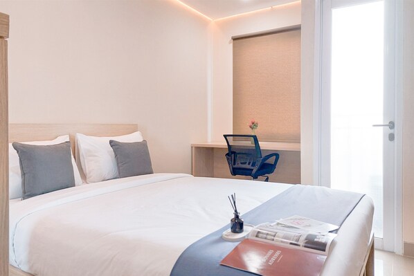 Studio | Schreibtisch, kostenloses WLAN