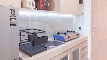 Refrigerador, placa de cocina, arrocera