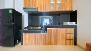 Appartamento | Cucina privata | Frigorifero, piano cottura, risottiera, tavolo da pranzo