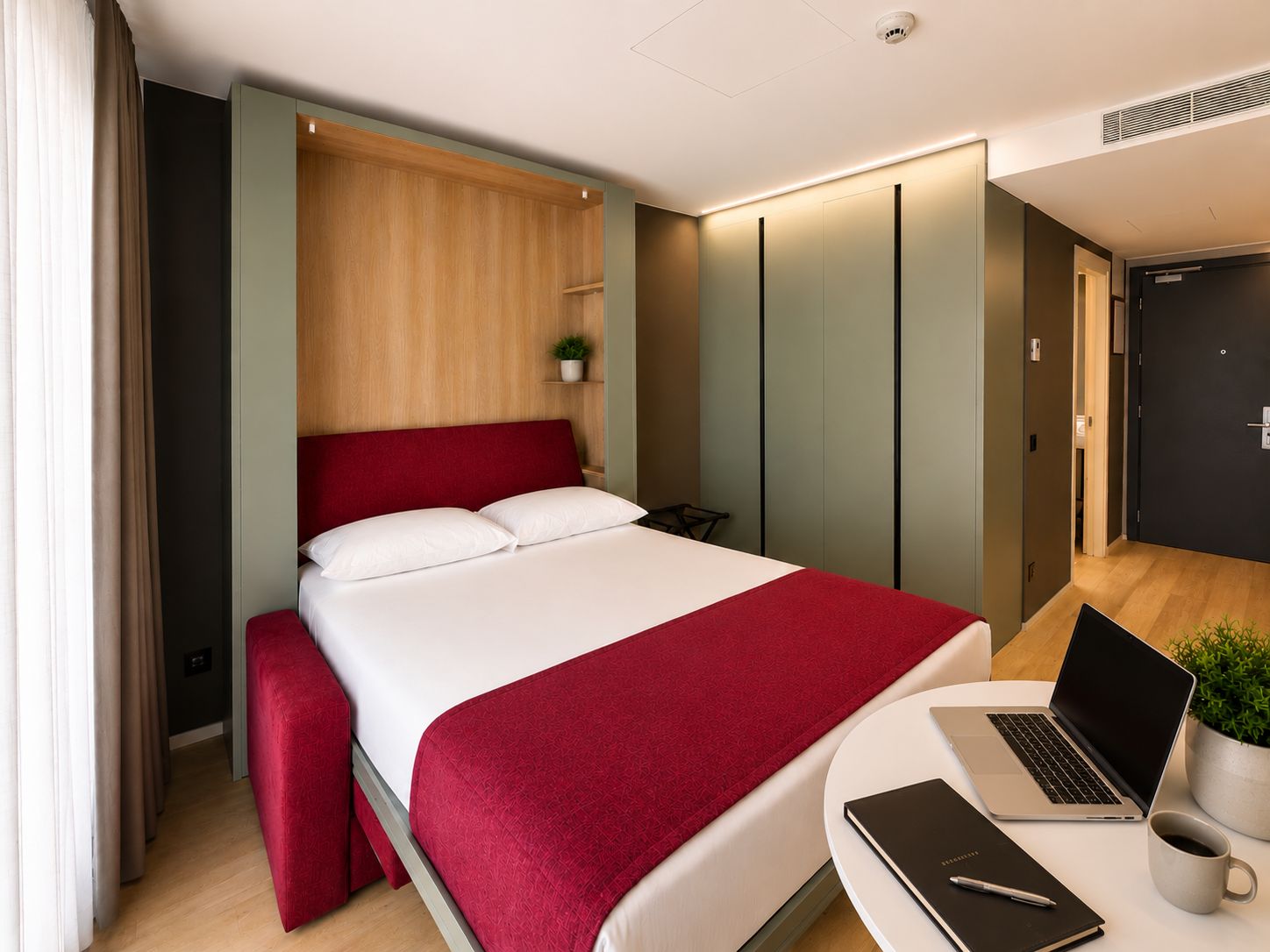 Economy Room | Hypo-allergenic bedding, down duvets, in-room safe, soundproofing