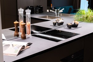 Geladeira, micro-ondas, fogão, cooktop