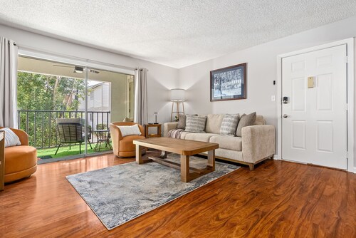 Eagle's Escape ~ Cozy 2-Bedroom Condo in Welcoming Auburn 
