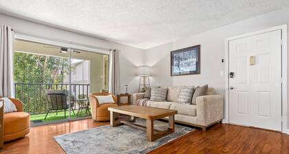 Eagle's Escape ~ Cozy 2-Bedroom Condo in Welcoming Auburn