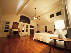 1 soverom, skrivebord, strykejern/-brett og wi-fi (inkludert)