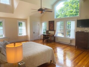 1 habitación, escritorio, tabla de planchar con plancha y wifi gratis 