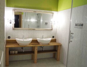 Soap, toilet paper - Apartment with 3 bedrooms (Kalletal)