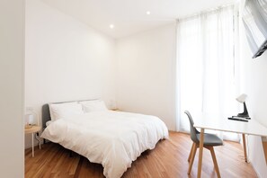 1 dormitorio, tabla de planchar con plancha, wifi y ropa de cama